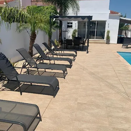 Villa Campoamor & Private Pool, Garden & Roof Terraces Distant Sea Views Orihuela
