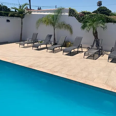 Вилла Campoamor & Private Pool, Garden & Roof Terraces Distant Sea Views *